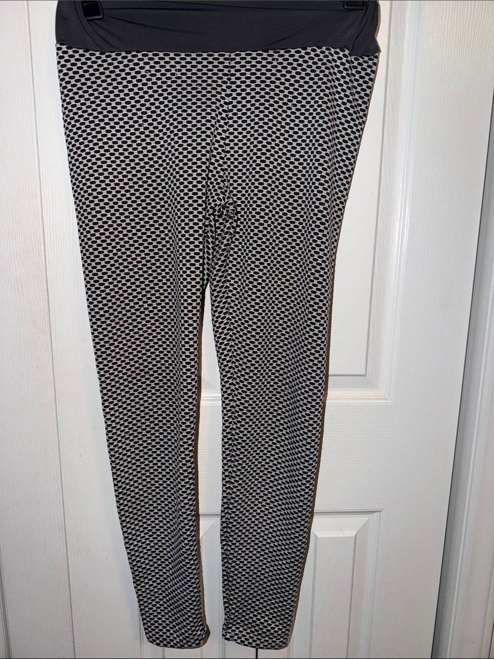 Scrunch butt Black & White Patterned Performance leggings